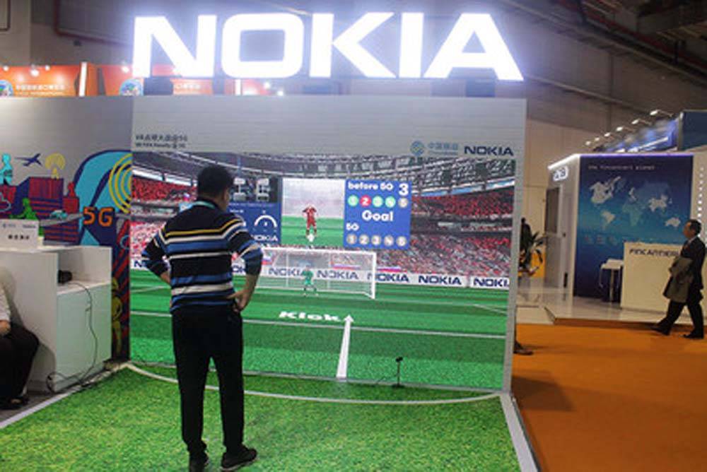 A visitor experiences an interactive football shooting game supported by 5G technology at Nokia's exhibition stand during the First China International Import Expo on Nov. 8, 2018. — courtesy photo
