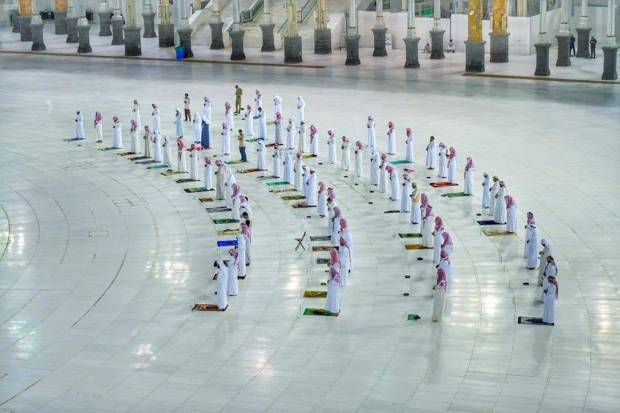 Two Holy Mosques wear deserted look on 27th night of Ramadan