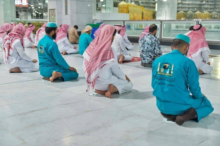 Two Holy Mosques wear deserted look on 27th night of Ramadan