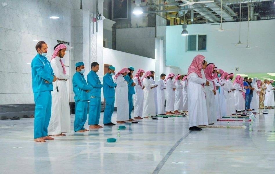 Two Holy Mosques wear deserted look on 27th night of Ramadan