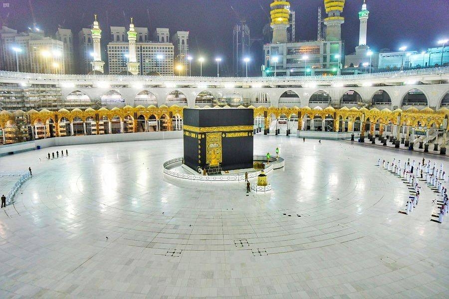 Two Holy Mosques wear deserted look on 27th night of Ramadan