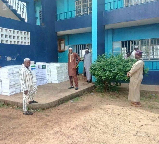 Saudi Arabia’s Ambassador to Sierra Leone and Guinea Dr. Hussein Bin Nasser Al-Dakhil Allah gifted over 50 and 100 tons of dates to the governments of Sierra Leone and Guinea respectively. — SPA photos
