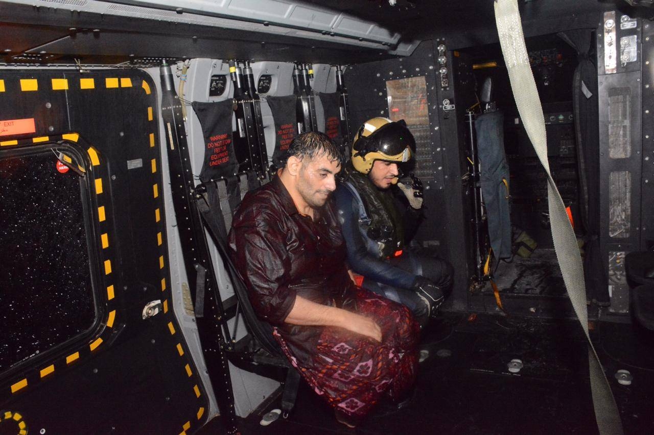 Several government agencies, including the Royal Air Force of Oman (RAFO), were roped in to help keep people safe from the torrential rains and ensure the roads are clear of falling debris in the Sultanate’s southern governorate. ONA photos

