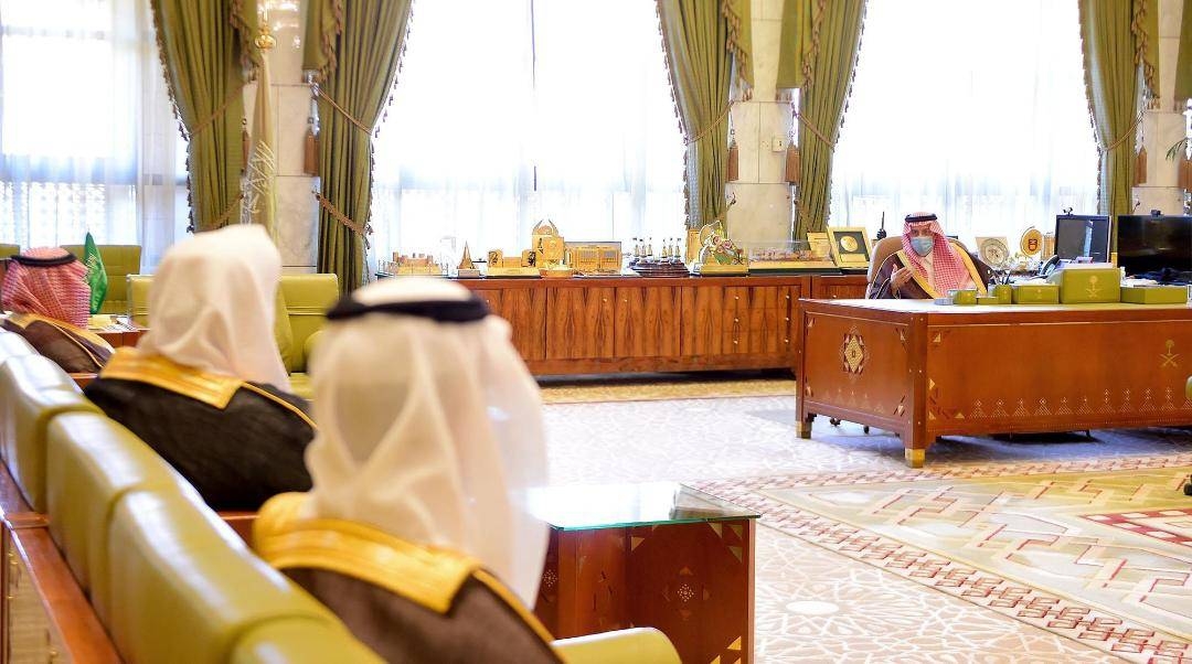 Emir of Riyadh reviews corona preventive steps with officials