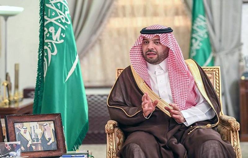 Prince Faisal Bin Khalid Bin Sultan, governor of the Northern Borders region, Friday launched the projects for resettling of Salsola and fields of reducing carbon footprint by planting trees.
