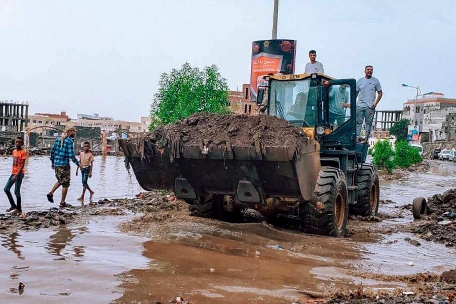 The work of the program also included the draining out rainwater from many places using the equipment and machinery of the program which included bulldozers, 5 trucks with a capacity of 12 tons, 4 trucks with a capacity of 3 tons, and 9 tanks to dispose water and a Bobcat. — SPA photos