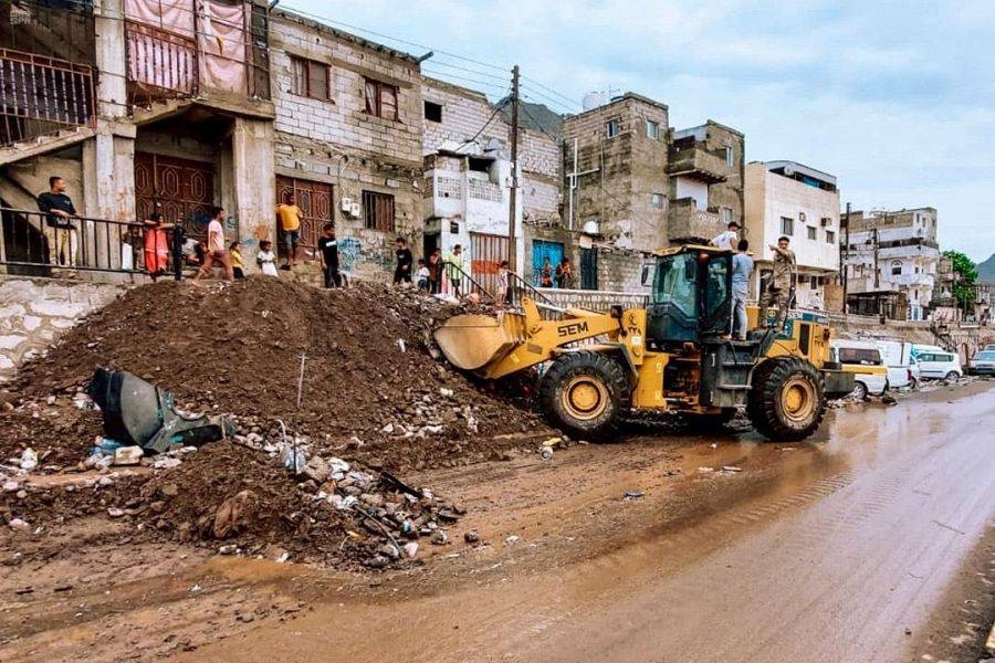 The work of the program also included the draining out rainwater from many places using the equipment and machinery of the program which included bulldozers, 5 trucks with a capacity of 12 tons, 4 trucks with a capacity of 3 tons, and 9 tanks to dispose water and a Bobcat. — SPA photos