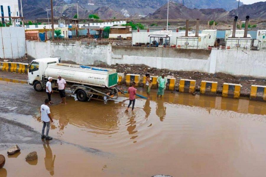 The work of the program also included the draining out rainwater from many places using the equipment and machinery of the program which included bulldozers, 5 trucks with a capacity of 12 tons, 4 trucks with a capacity of 3 tons, and 9 tanks to dispose water and a Bobcat. — SPA photos