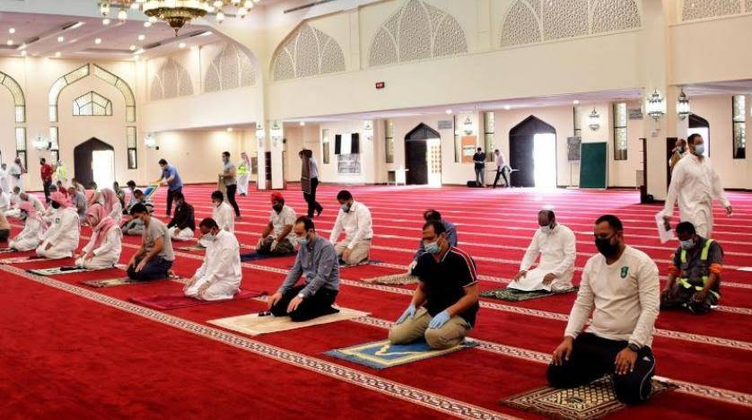 A total of 643 violations of coronavirus precautionary measures were reported during the first two days (Sunday and Monday) in mosques across the Kingdom after they reopened following two-month closure.