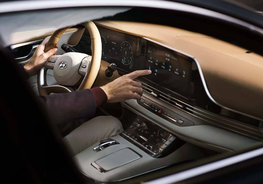 Hyundai Motor Company has launched the new Azera with a facelift.