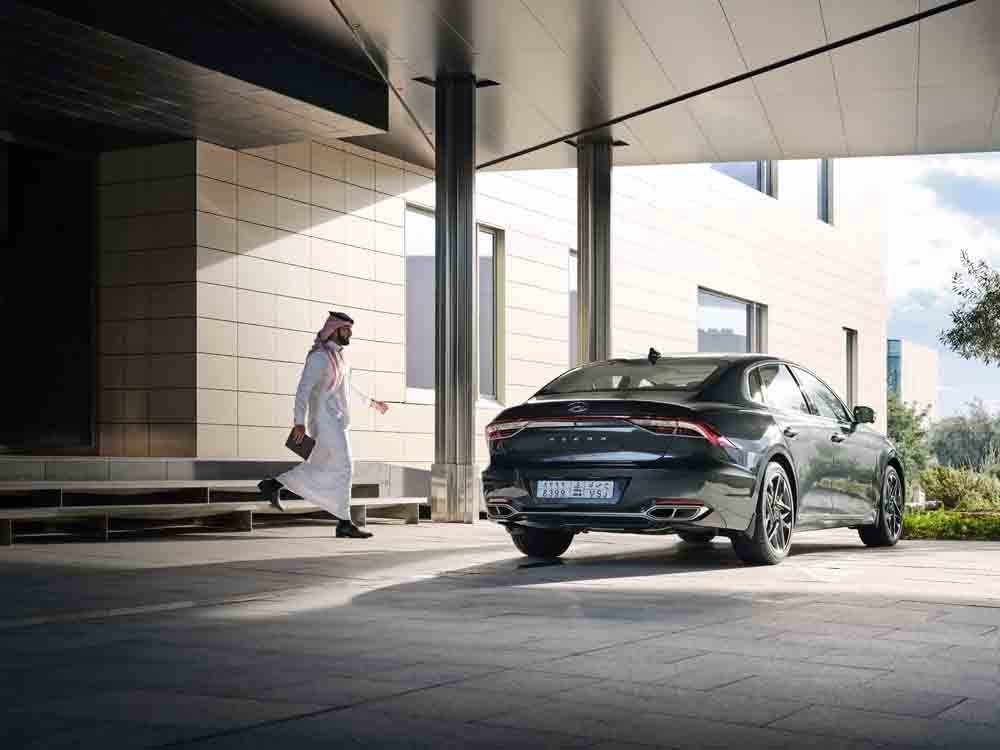 Hyundai Motor Company has launched the new Azera with a facelift.