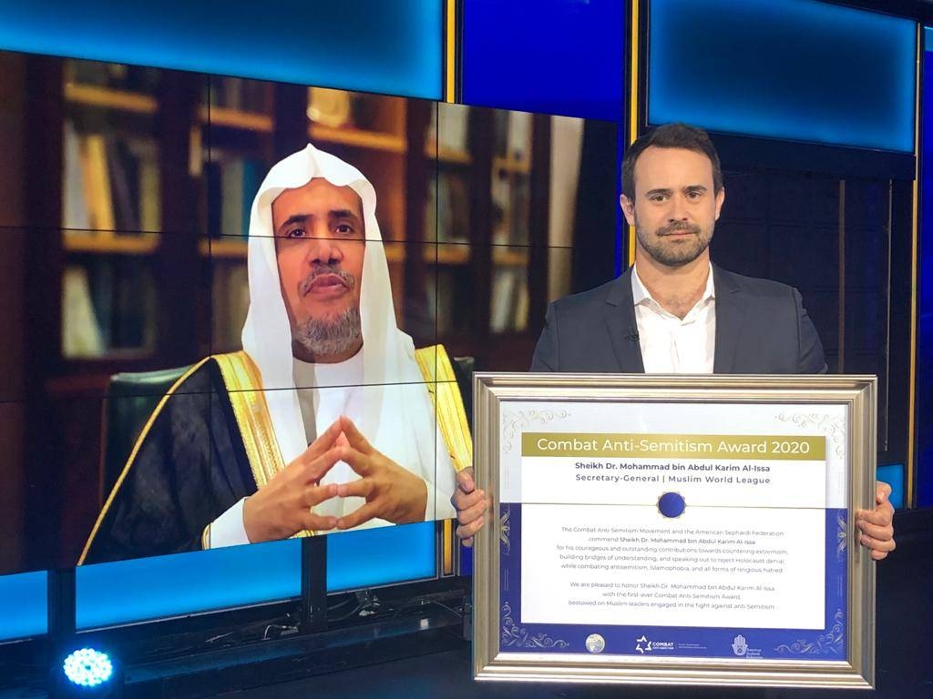 Award from CAM Director Sacha Roytman-Dratwa. — Courtesy CAM