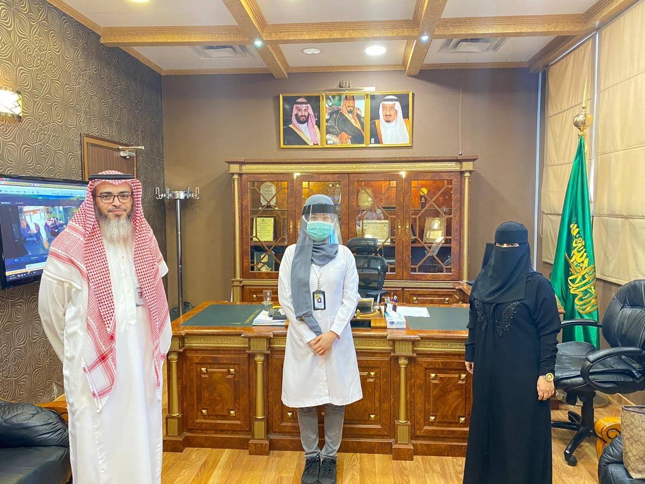  Amani Mansour Al-Muhammadi, a Saudi nurse, center, is seen wearing the face shield that she designed. 
