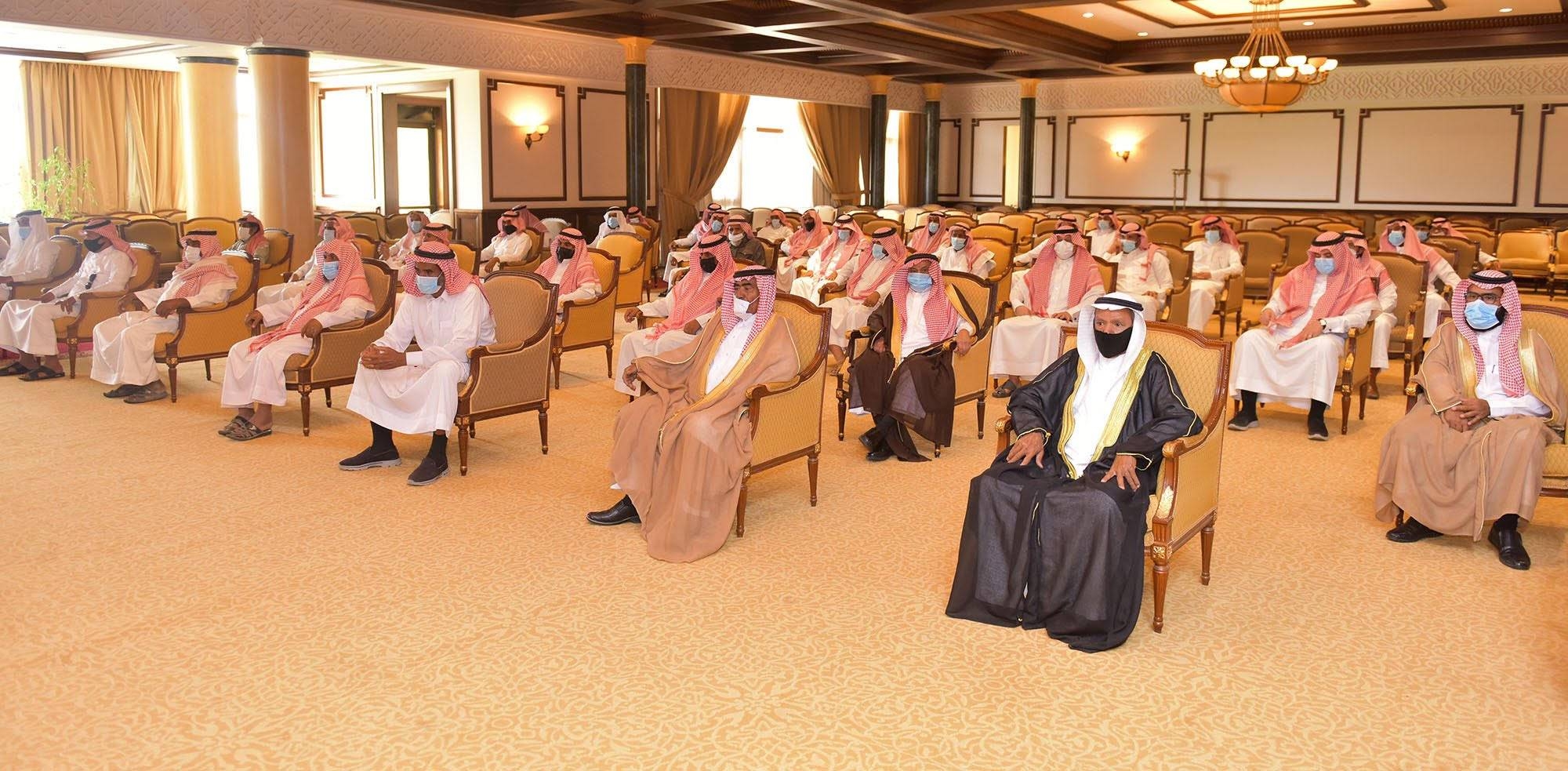 Emir of Tabuk Prince Fahd Bin Sultan distributed the first installment of financial compensation among owners of real estates that are part of the first phase of the NEOM Project at a ceremony held at the emirate office on Monday.