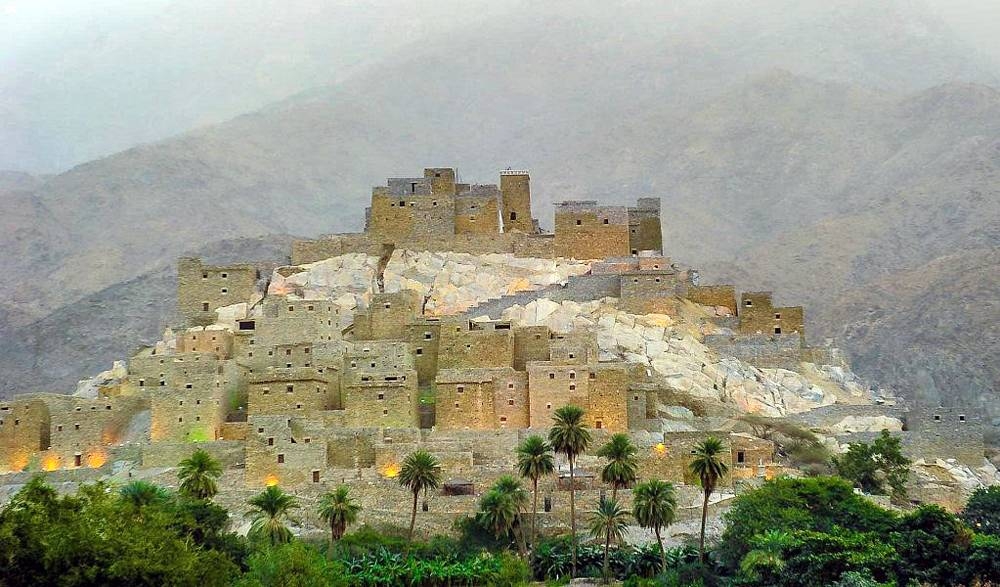 Qaryah Dhee Ain or “The Village with the Spring” is a major attraction that awaits visitors on the lower part of the mountain pass of Al-Baha in the southwestern region of the Kingdom.