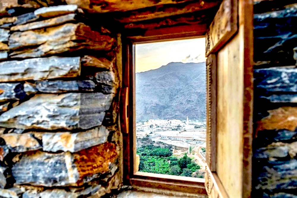 Qaryah Dhee Ain or “The Village with the Spring” is a major attraction that awaits visitors on the lower part of the mountain pass of Al-Baha in the southwestern region of the Kingdom.