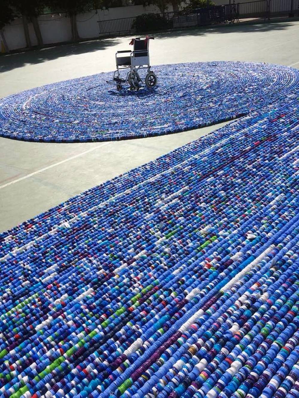 BISJ has created the world’s longest chain of bottle caps by threading 323,103 bottle caps together.