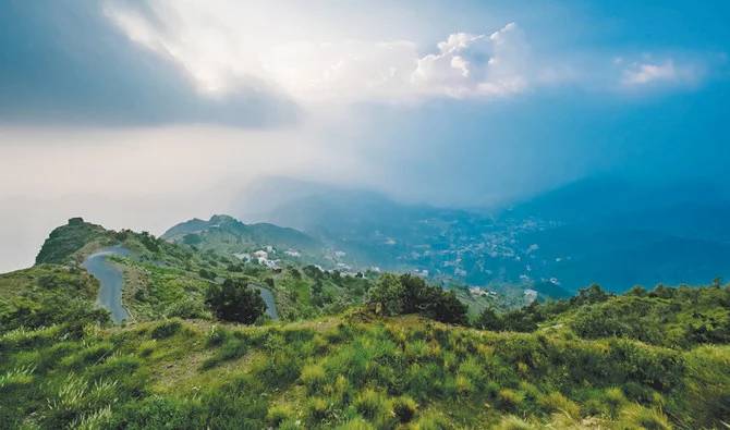 Clouds cover the Abha mountains. (Photo by Sami Al-Tokhais)