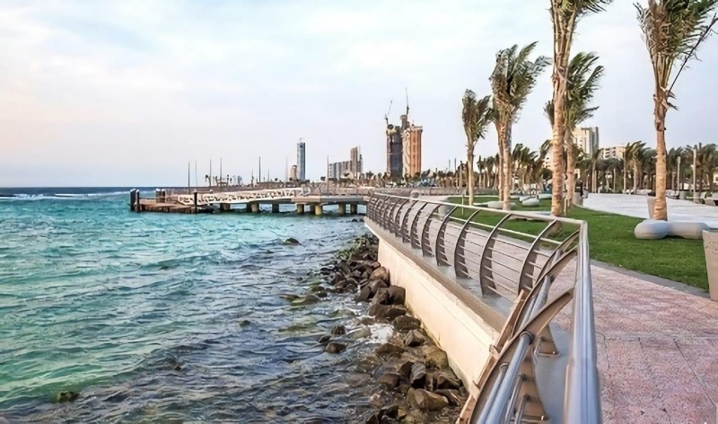 The icing on the cake of the favored leisure spot — the waterfront — is the first of its kind Interactive Fountain to the north of the Corniche, in addition to the longest pedestrian bridge in the Kingdom of 650 meter length. — SPA
