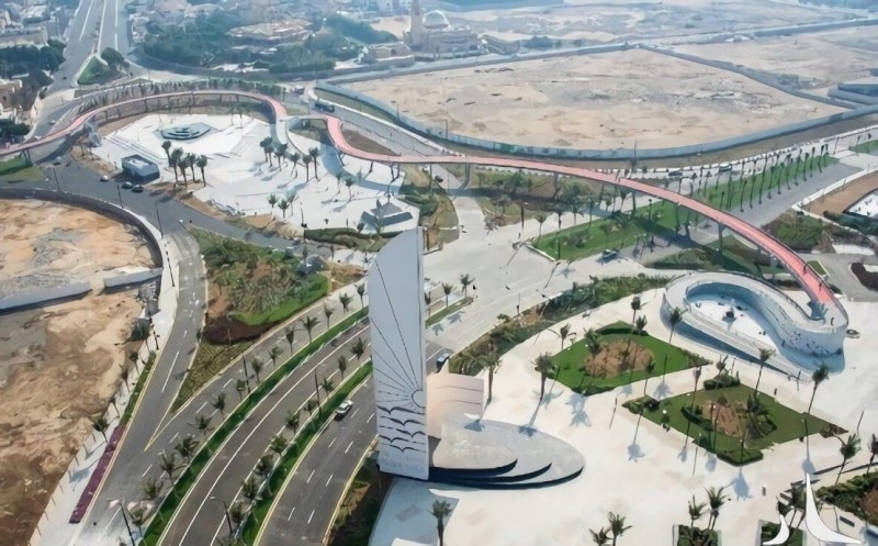 The icing on the cake of the favored leisure spot — the waterfront — is the first of its kind Interactive Fountain to the north of the Corniche, in addition to the longest pedestrian bridge in the Kingdom of 650 meter length. — SPA