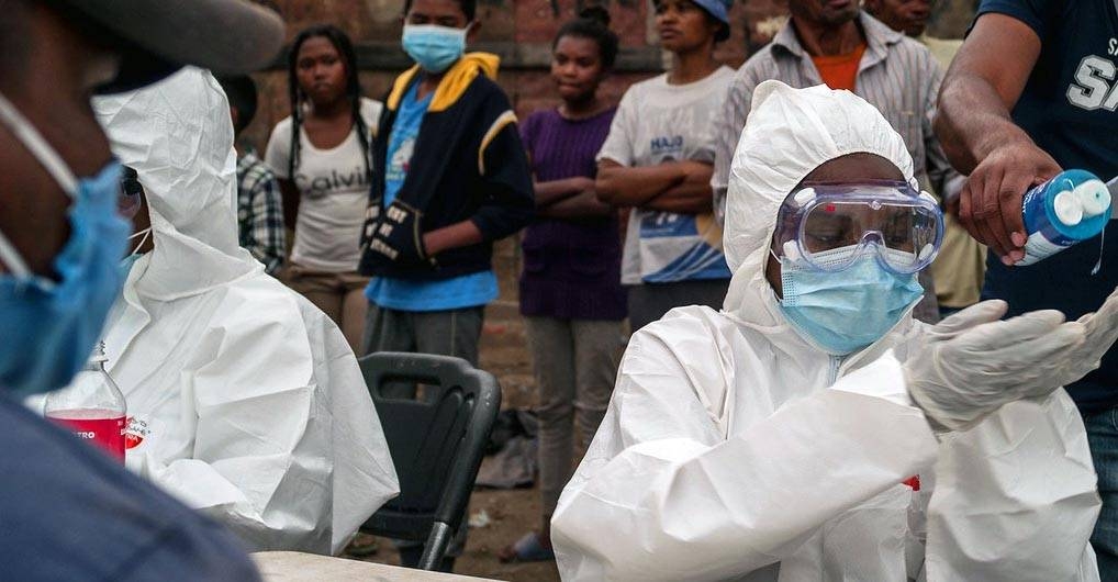 Health workers in Madagascar test citizens for COVID-19. — courtesy World Bank/Henitsoa Rafalia