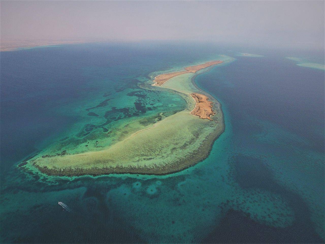 The coastline and beaches are so mesmerizingly beautiful that a person never gets tired of watching the magnificent natural beauty, Saudi Press Agency (SPA) reported Friday. — Photos by Muhammad Sharif