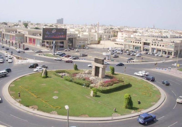 It is noteworthy that the decision to allow traffic in both directions of the street was made after taking into account the fact that this is the only street linking Madinah Road with Prince Sultan Street. 
