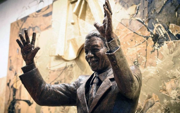 Unveiling ceremony of Nelson Mandela Statue from South Africa. — courtesy UN Photo/Ariana Lindquist