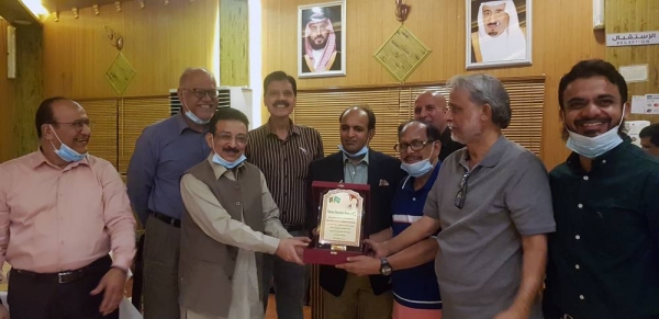 Khalid Majd and PJF members presenting a memento to the Consul (Press) Arshad Munir.