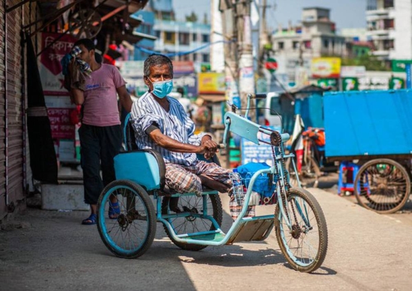 The immediate introduction of a temporary basic income for the world’s poorest people could slow the current surge in COVID-19 cases by enabling nearly three billion people to stay at home, according to UNDP. 