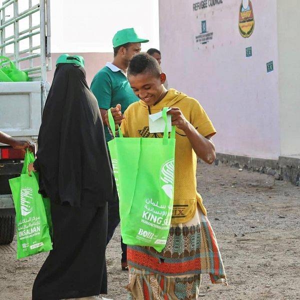 he King Salman Humanitarian Aid and Relief Center distributed on Thursday Eid Al-Adha gift bags and clothing sets to orphans and displaced in a number of Yemeni governorates as part of 