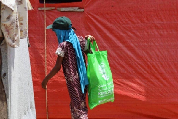 he King Salman Humanitarian Aid and Relief Center distributed on Thursday Eid Al-Adha gift bags and clothing sets to orphans and displaced in a number of Yemeni governorates as part of 