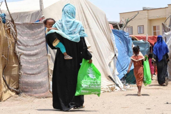 he King Salman Humanitarian Aid and Relief Center distributed on Thursday Eid Al-Adha gift bags and clothing sets to orphans and displaced in a number of Yemeni governorates as part of 