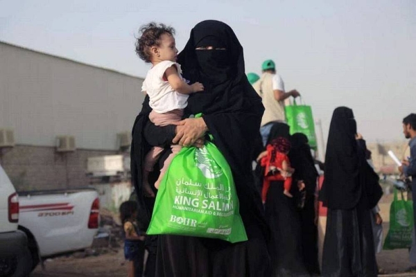 KSrelief continued on Friday to disturbe Eid Al-Adha clothing sets to orphans and displaced children in Marib Governorate, Yemen.