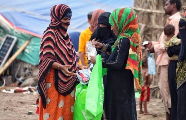 The King Salman Humanitarian Aid and Relief Center (KSrelief) continued disturbing Eid Al-Adha clothing sets to orphans and displaced children in Lahij Governorate, Yemen.

