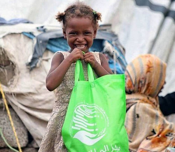 The King Salman Humanitarian Aid and Relief Center (KSrelief) continued disturbing Eid Al-Adha clothing sets to orphans and displaced children in Lahij Governorate, Yemen.
