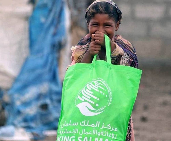 The King Salman Humanitarian Aid and Relief Center (KSrelief) continued disturbing Eid Al-Adha clothing sets to orphans and displaced children in Lahij Governorate, Yemen.
