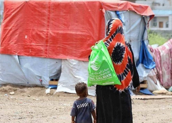 The King Salman Humanitarian Aid and Relief Center (KSrelief) continued disturbing Eid Al-Adha clothing sets to orphans and displaced children in Lahij Governorate, Yemen.
