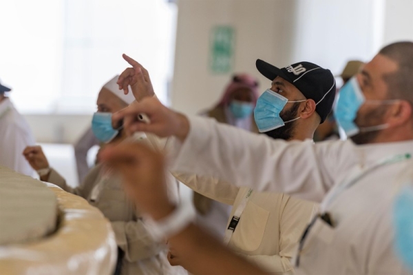 Pilgrims perform stoning at three Jamarat as Hajj enters final phase