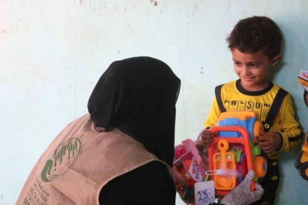 The King Salman Humanitarian Aid and Relief Centre organized recreational activities and distributed gifts among orphan children in Yemen on the occasion of Eid Al-Adha. — SPA photos
