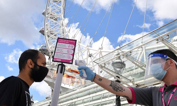 A passenger has his temperature taken before riding on the London Eye wheel in London. — Courtesy photo
