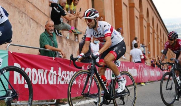 Fernando Gaviria put in an emphatic display to win stage 2 of the Tour du Limousin in France.