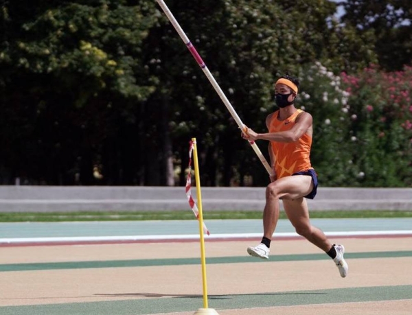 Philippine’s EJ Obiena came second with a height of 5.60 meters.