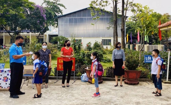 The UN Development Program donated 20,000 surgical masks to Viet Nam’s Ministry of Health (MOH) to help protect vital healthcare workers from COVID-19. — courtesy UNDP Viet Nam/Nguyen Khanh
