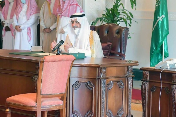 Prince Fahd Bin Sultan, emir of Tabuk, held a meeting on Thursday with a number of sheikhs and prominent figures from the governorates of Umluj and Wajh in the Tabuk region.