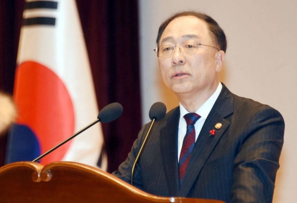 File photo of Minister of Economy and Finance Hong Nam-ki.