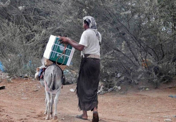 KSrelief, in cooperation with the Benevolence Coalition for Humanitarian Relief, distributed on Saturday 2,442 food baskets for displaced and affected people in a number of provinces of Hajjah Governorate, Yemen.