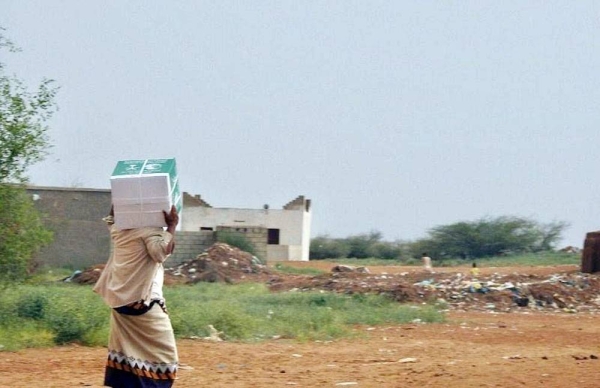 KSrelief, in cooperation with the Benevolence Coalition for Humanitarian Relief, distributed on Saturday 2,442 food baskets for displaced and affected people in a number of provinces of Hajjah Governorate, Yemen.