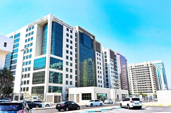 Authorities in Dubai shut down a restaurant in Satwa on Thursday for distributing free meals that led to passers-by gathering in front of a store, disregarding physical distancing guidelines and causing congestion. — WAM photo