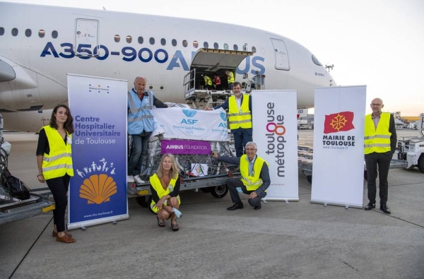 Representatives of the partner organizations during the loading of the A350 XWB at Toulouse Airport